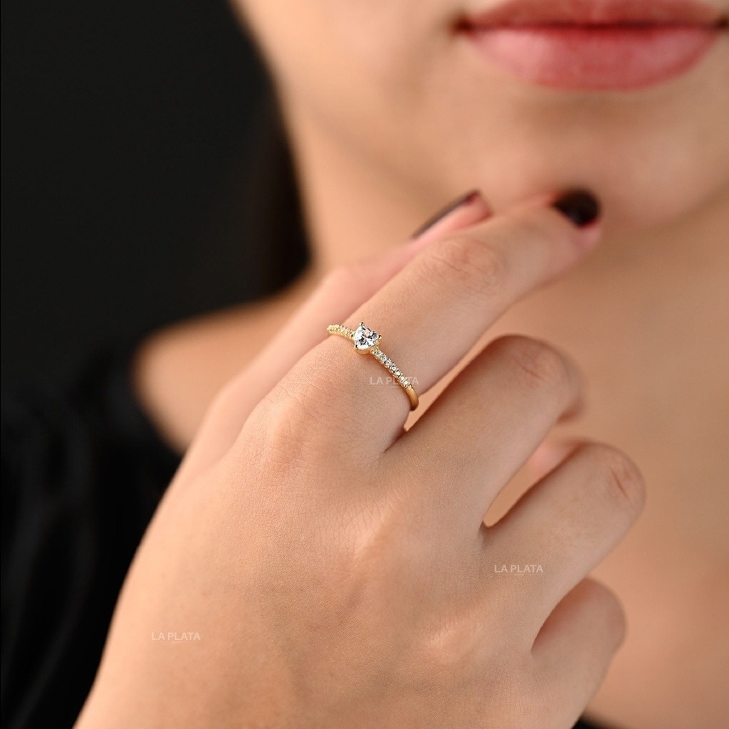 ANILLO CORAZON CON CIRCONES LATERALES