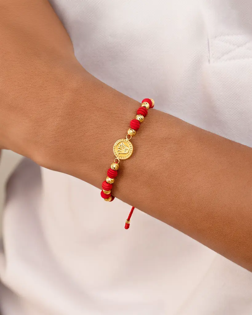 14 10 PULSERA CORONA EN MODELO.webp