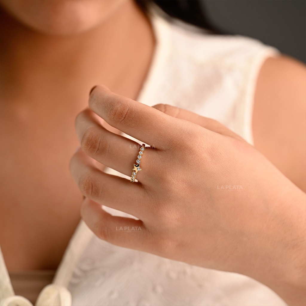 ANILLO CIRCON CON ESTRELLA