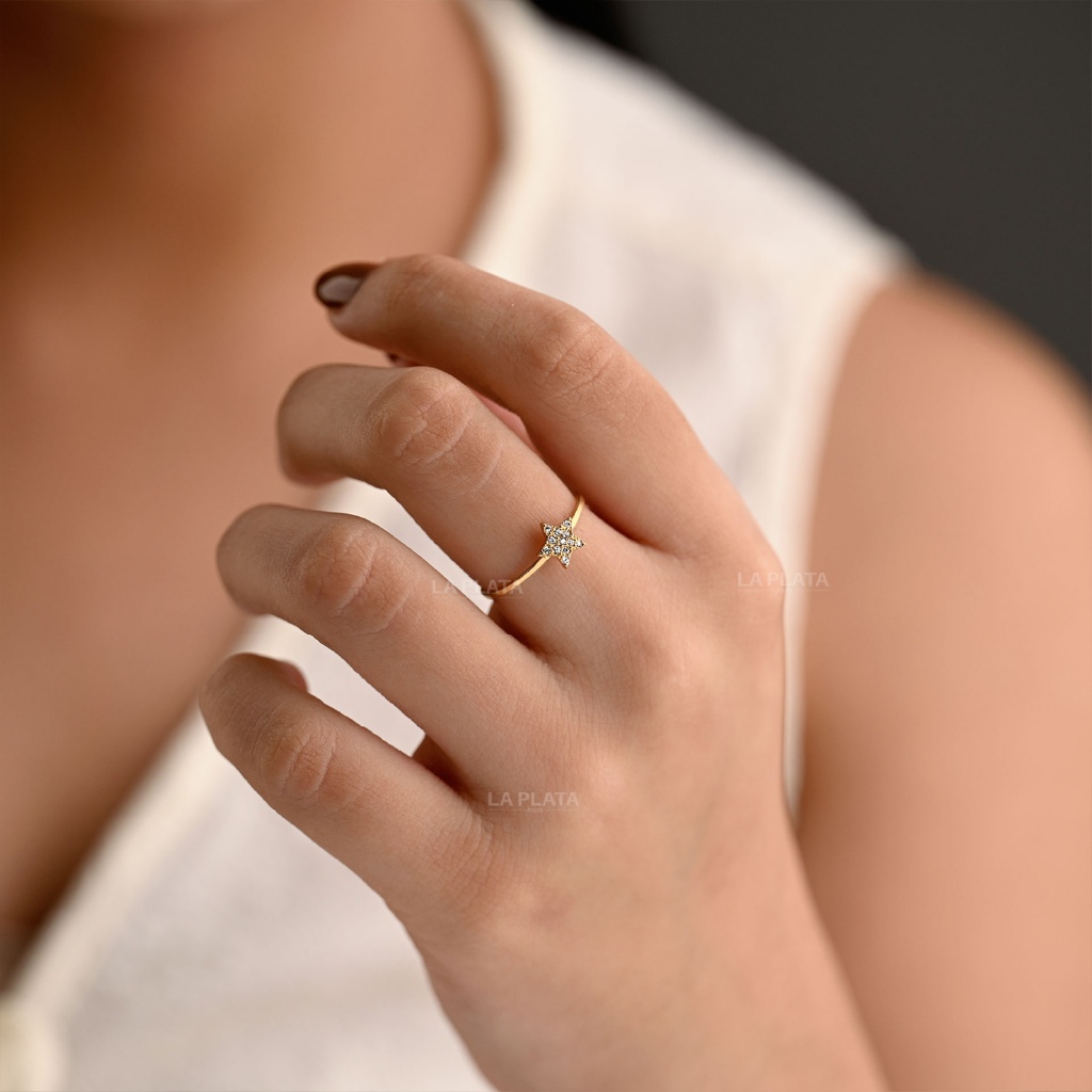 ANILLO ESTRELLA CIRCONADAS