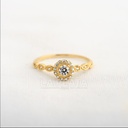 ANILLO CON CIRCONES CON GRAVADO
