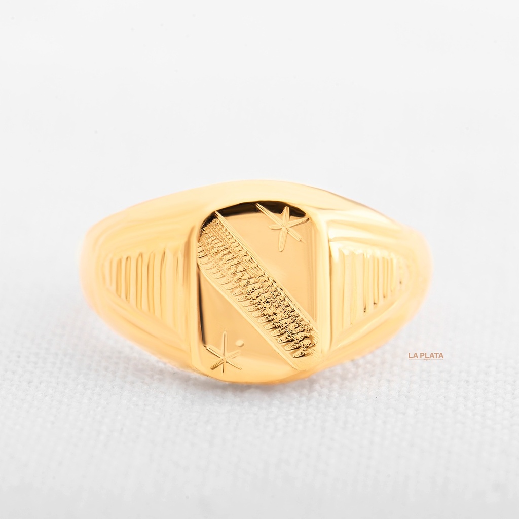 ANILLO HOMBRE  LISO  RAYA EN EL MEDIO