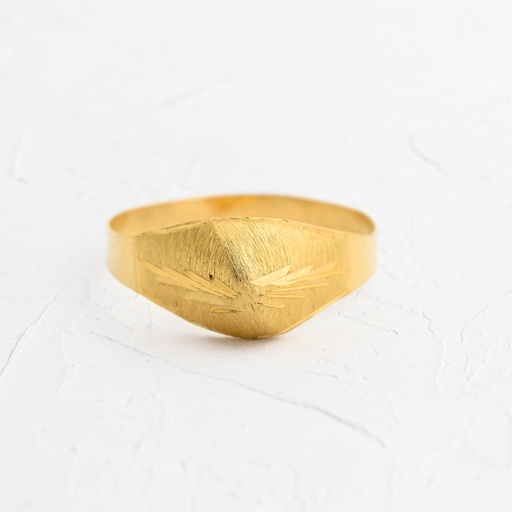 ANILLO CON GRABADO CENTRAL